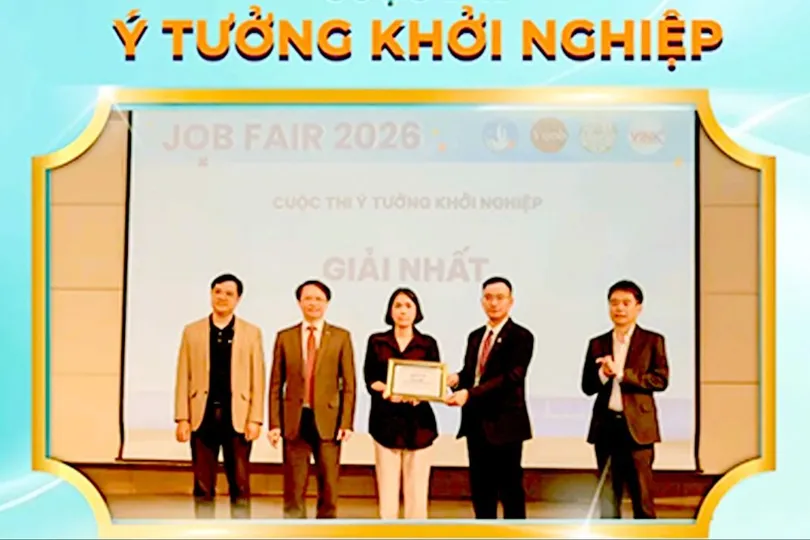 Du học sinh Phạm Thị Như Quỳnh nhận giải nhất Cuộc thi Ý tưởng khởi nghiệp trong khuôn khổ Ngày hội tuyển dụng 2026 (ẢNH: ĐẠI HỌC KYUNGBOK) 