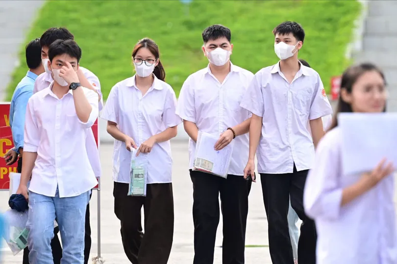 Thí sinh Trường THPT chuyên Tuyên Quang tham dự kỳ thi lại. Ảnh: ĐỖ TRUNG