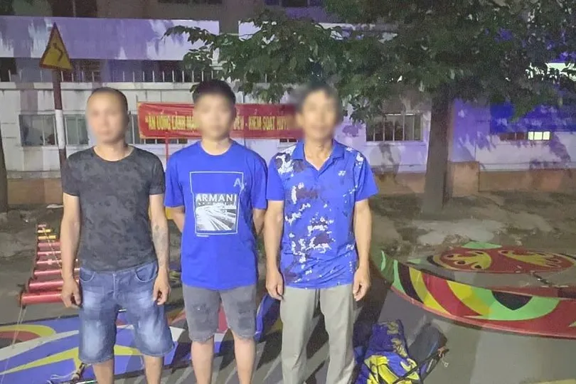 Công an TPHCM triệu tập 3 người thả diều gắn đèn uy hiếp an toàn hàng không