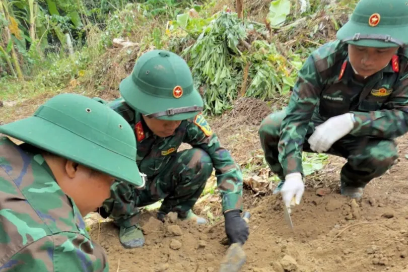 Phát hiện 4 hài cốt liệt sĩ gần Thành cổ Quảng Trị. Ảnh: XUÂN DIỆN