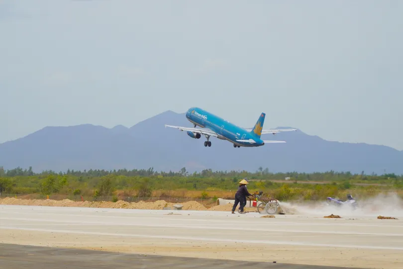 Sân bay Phù Cát tăng tốc hoàn thành đường băng số 2 trước ngày bay hiệu chuẩn