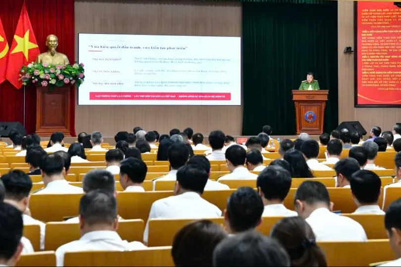 Phó Tổng KTNN Doãn Anh Thơ khai mạc hội nghị. Ảnh: CẨM HÀ 
