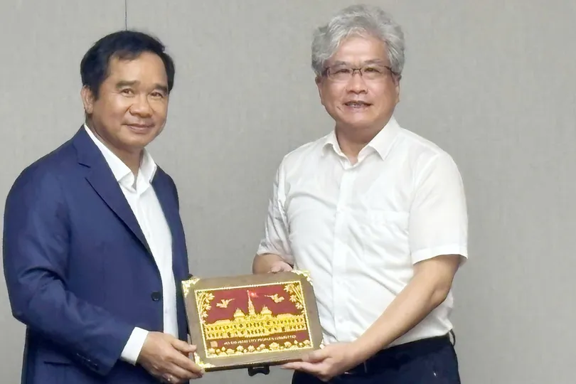 Chủ tịch UBND TPHCM Nguyễn Văn Được khảo sát khu mới Lâm Cảng tại Thượng Hải, Trung Quốc
