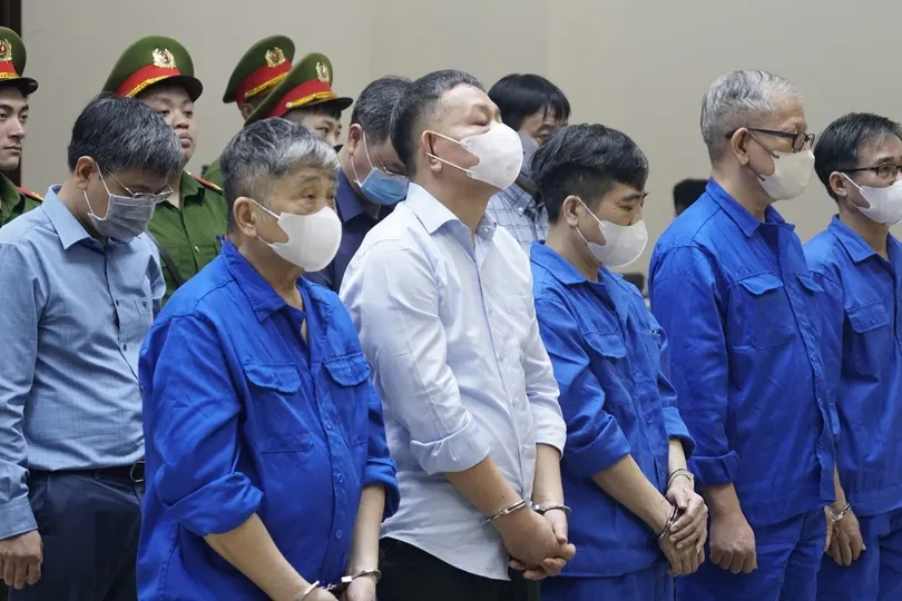 Các bị cáo tại phiên tòa sáng 25-9