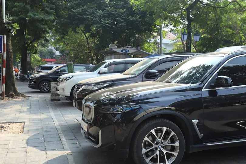 Giá trông giữ xe mới của Hà Nội được điều chỉnh tăng từ ngày 15-10. Ảnh: TIẾN CƯỜNG