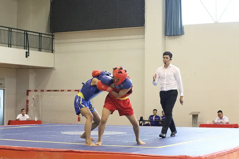 Các võ sĩ tranh tài ở nội dung tán thủ. Ảnh: THANH TÙNG 