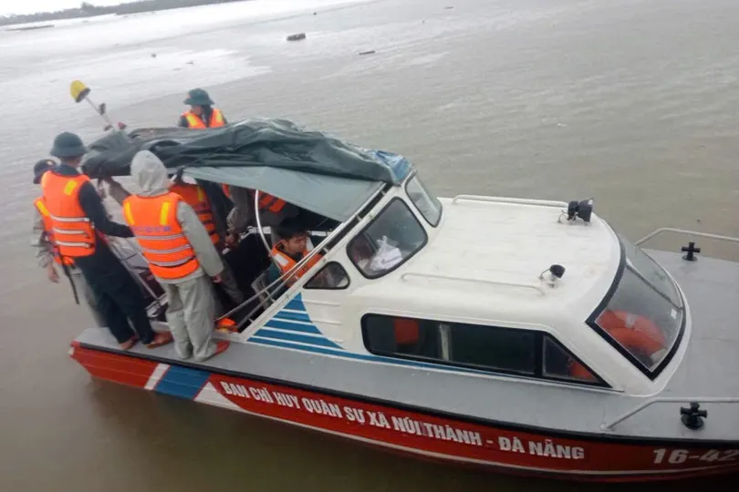 Bị sét đánh, một người rơi xuống sông Trường Giang mất tích