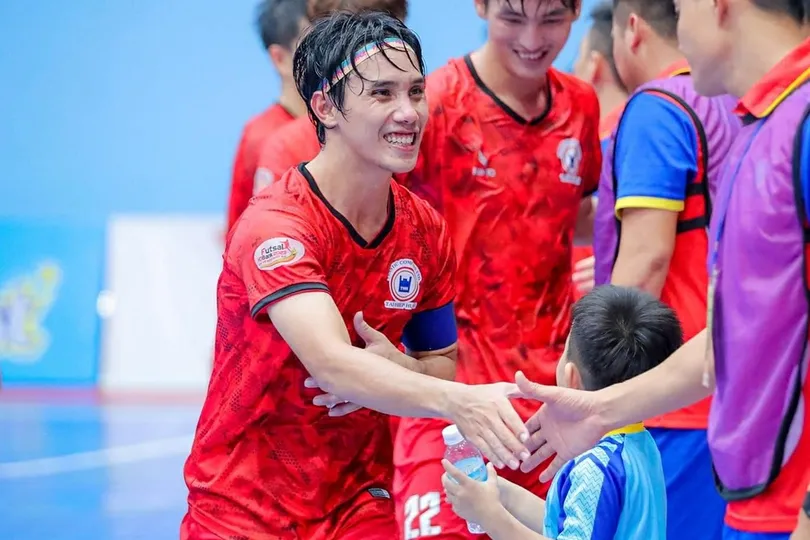 Đội trưởng Trần Tấn Đông đã gắn bó với Futsal Tân Hiệp Hưng TPHCM đã 12 năm. ẢNH: NVCC