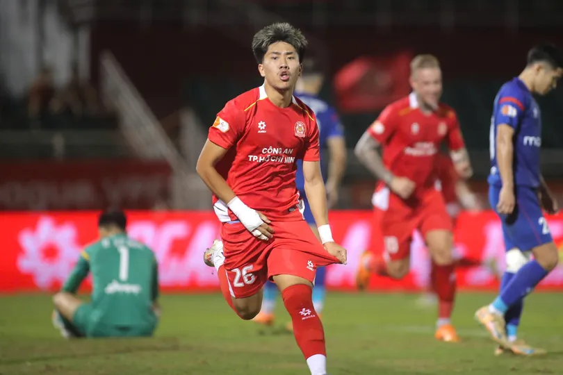 Cầu thủ Việt kiều Khoa Ngo tiếp tục tỏa sáng trong màu áo Công an TPHCM