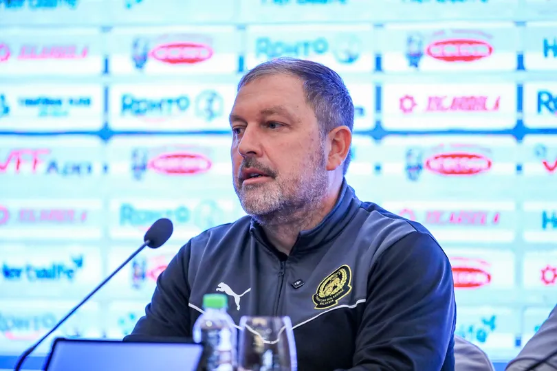 HLV Peter Cklamovski quyết tâm cùng Malaysia giành chiến thắng ở trận chia tay vòng loại Asian Cup 2027. ẢNH: MINH HOÀNG 