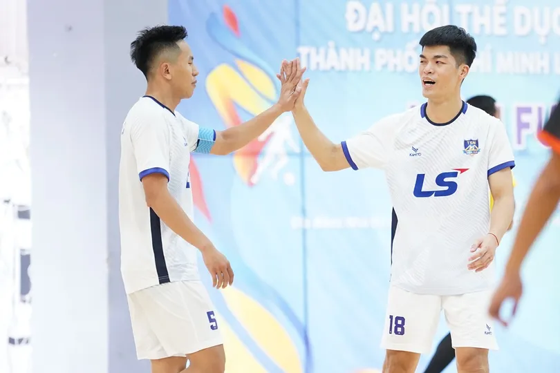 Các cầu thủ futsal chuyên nghiệp Thái Sơn Nam dễ dàng vào bán kết Đại hội TDTT TPHCM 2026. ẢNH: TÂM HÀ