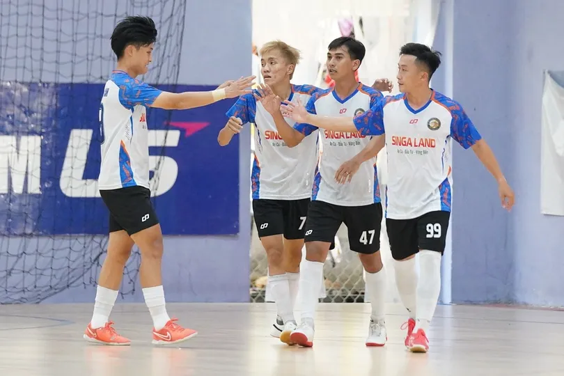 Futsal Phước Long Xây dựng Minh Cảnh đầy chật vật mới vượt qua vòng bảng Đại hội TDTT TPHCM 2026. ẢNH: QUỐC KHANH 