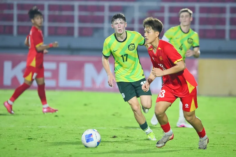 U17 Việt Nam (áo đỏ) tái đấu với U17 Australia ở tứ kết U17 châu Á 2026. ẢNH: NHẬT ĐOÀN 
