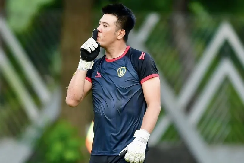 Cựu tuyển thủ Việt Nam Trần Bửu Ngọc toả sáng tại vòng bán kết bóng đá nam Đại hội TDTT TPHCM năm 2026.