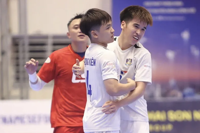 Niềm vui của các cầu thủ Thái Sơn Bắc. ẢNH: TÂM HÀ 