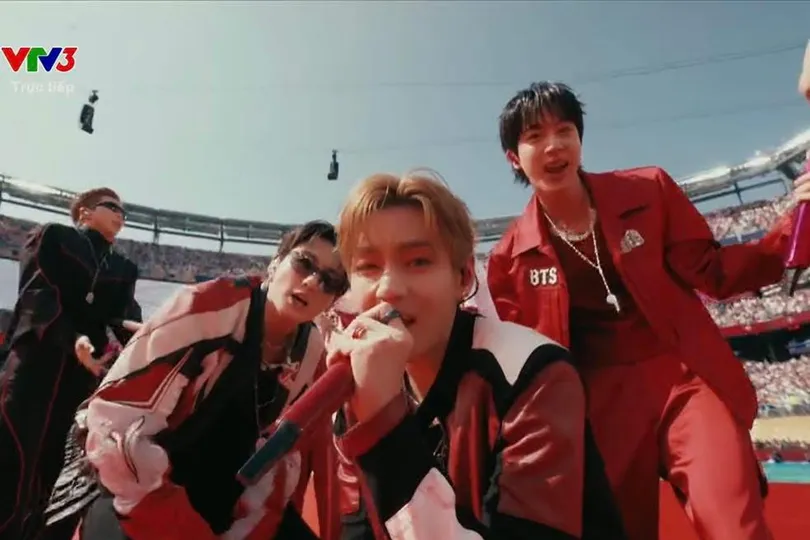 Nhóm nhạc Hàn Quốc BTS xuất hiện ở giờ nghỉ trận chung kết World Cup 2026. ẢNH: CHỤP MÀN HÌNH VTV