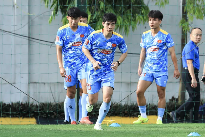 Trung vệ Đặng Tuấn Phong phải đến gần ngày thi đấu ra quân tại ASIAD 2026 mới hội quân cùng U23 Việt Nam. ẢNH: MINH HOÀNG 