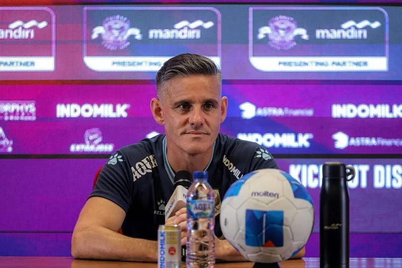 HLV John Herdman dành sự tôn trọng đến tuyển Việt Nam. ẢNH: BOLA