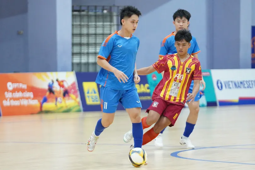 Các cầu thủ trẻ Thái Sơn Nam TPHCM (áo xanh) khởi đầu Giải Futsal U20 quốc gia 2026 bằng chiến thắng (ẢNH: TÂM HÀ)