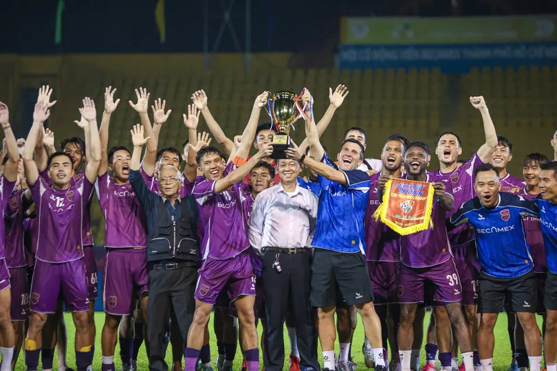 Becamex TPHCM nhận được kỳ vọng rất lớn trong cuộc đua thăng hạng V-League (ẢNH: TÂM HÀ)