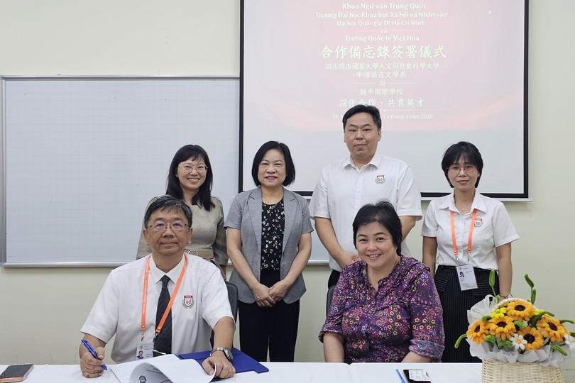 胡志明市国家大学人文与社会科学大学中国语言文学系与越华国际学校签约备忘录。