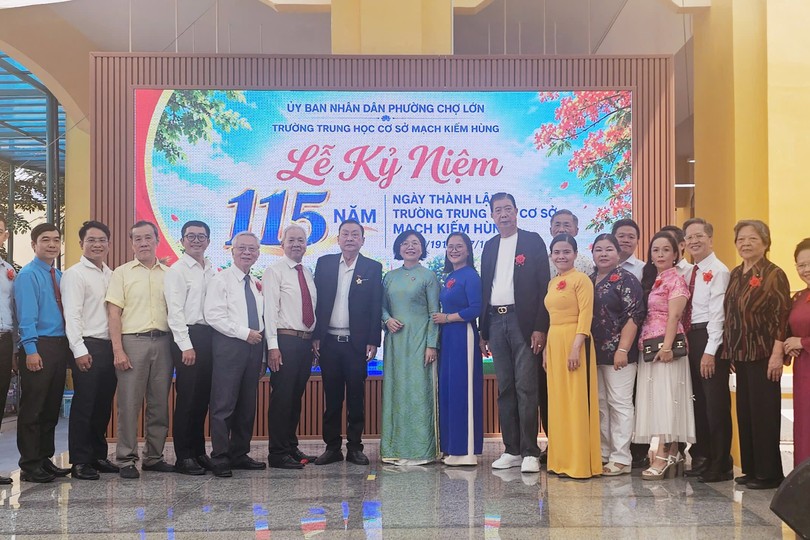 麦剑雄中学隆重举行建校115周年纪念典礼合照。图：心雨