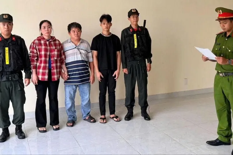 TPHCM: Bắt tạm giam nhóm sản xuất 800 tấn mì trộn hóa chất