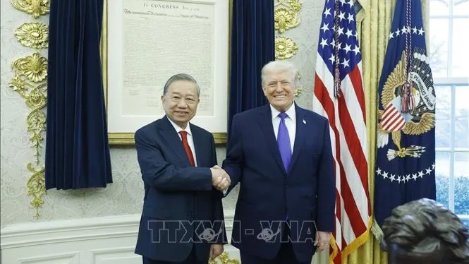 Tổng Bí thư Tô Lâm gặp Tổng thống Hoa Kỳ Donald Trump. Ảnh: TTXVN