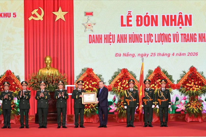 Tổng Bí thư, Chủ tịch nước Tô Lâm trao tặng danh hiệu Anh hùng Lực lượng vũ trang nhân dân cho Quân khu 5