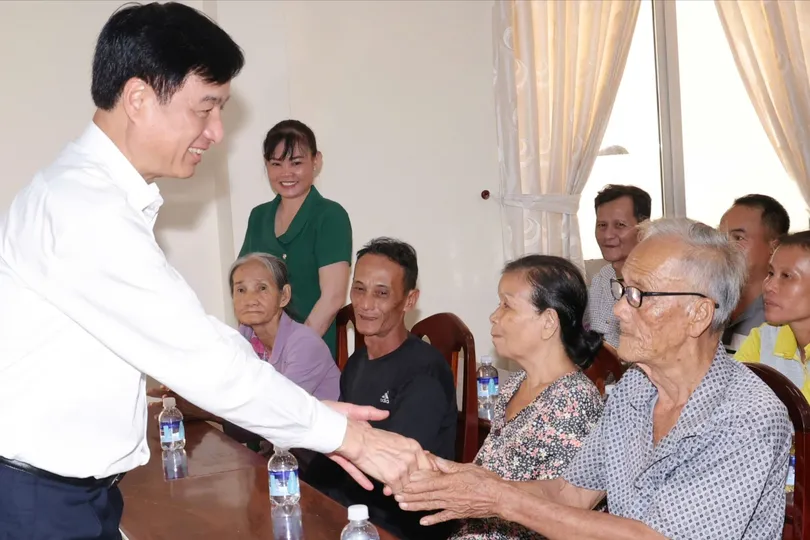 Trưởng Ban Tổ chức Trung ương Nguyễn Duy Ngọc tiếp xúc cử tri tại TP Cần Thơ