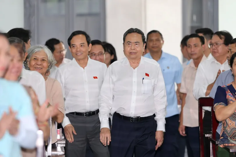Chủ tịch Quốc hội Trần Thanh Mẫn cùng các đại biểu dự buổi tiếp xúc cử tri tại TPHCM. Ảnh: DŨNG PHƯƠNG