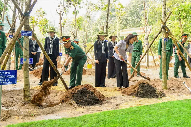 Lực lượng vũ trang TPHCM phát động trồng cây nhớ ơn Bác Hồ