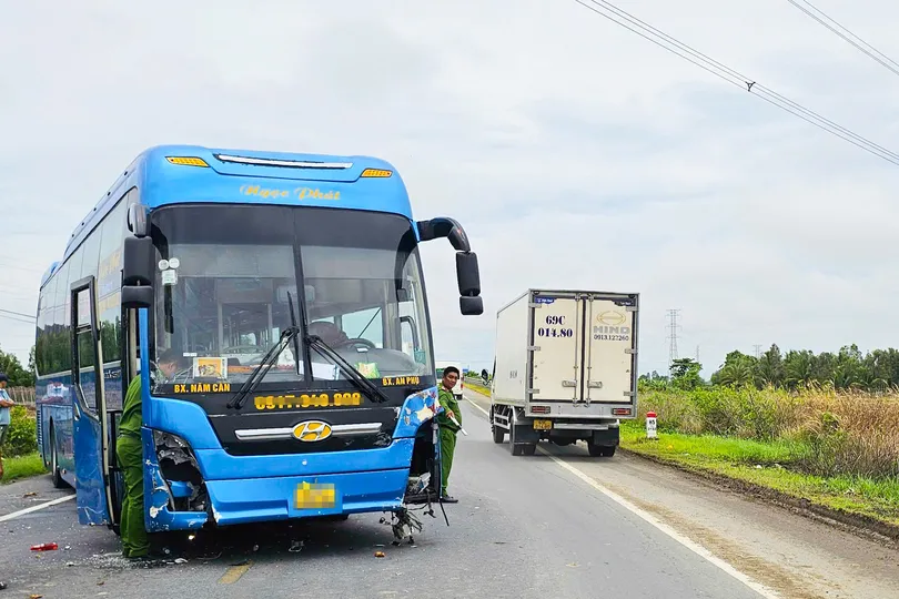 Cần Thơ: Xe khách tông nhiều xe máy, 2 người tử vong