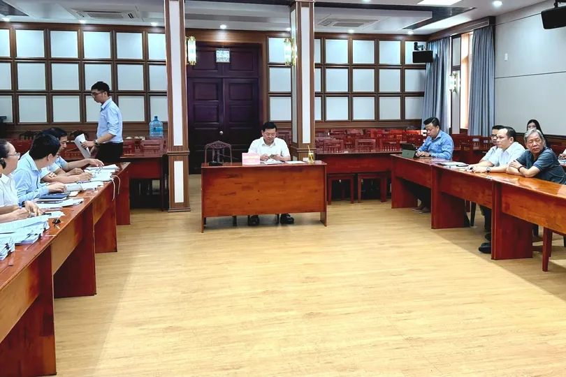Buổi làm việc gỡ vướng cấp sổ hồng của Tổ công tác 1645. Ảnh: THANH HIỀN