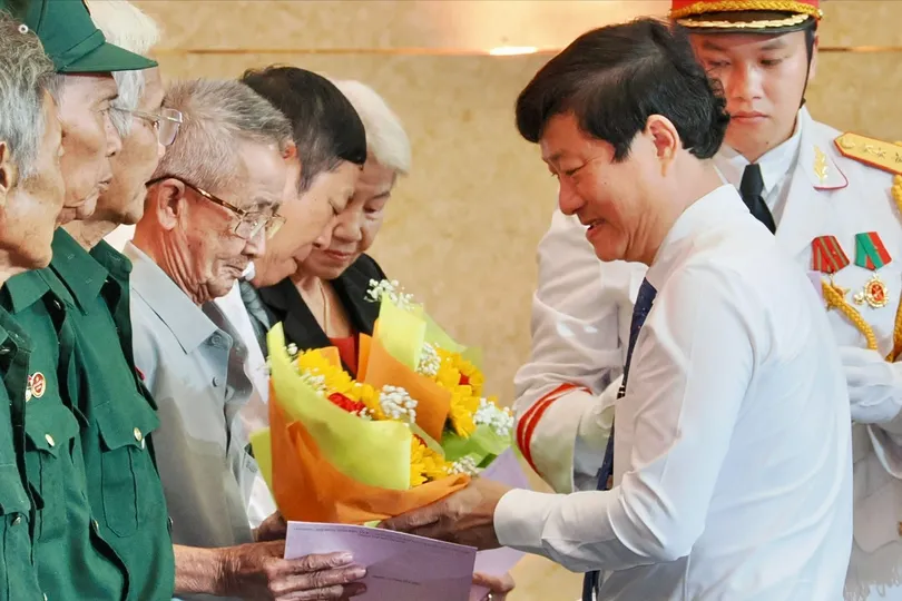 Chủ tịch HĐND TPHCM Võ Văn Minh: Chăm lo người có công là trách nhiệm, là mệnh lệnh từ trái tim