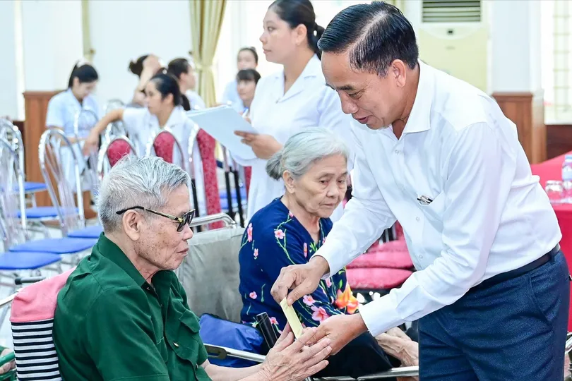 TPHCM thăm, tặng quà người có công tại Ninh Bình và Bắc Ninh