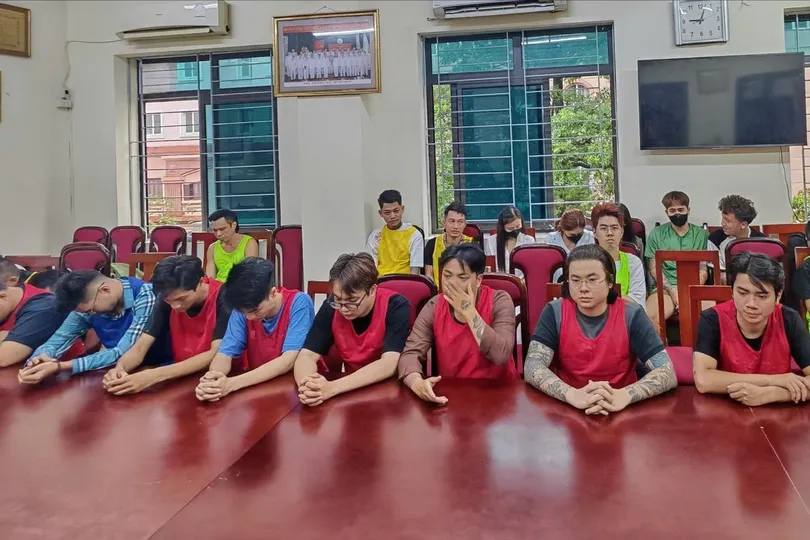 Khởi tố Phạm Tuấn - "đàn em" của Khá Bảnh cùng 9 đối tượng đăng video bạo lực