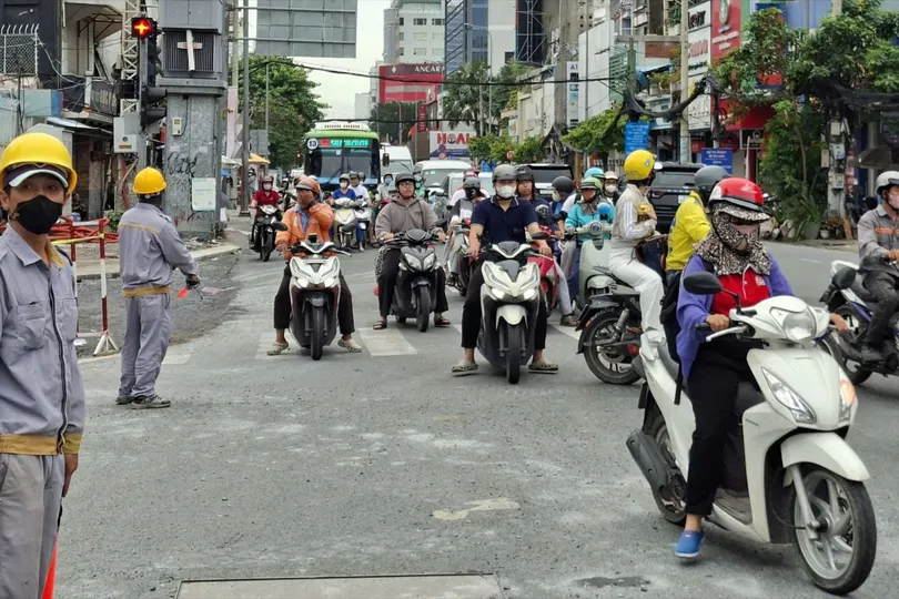 Tình hình giao thông tại ngã tư Cách Mạng Tháng Tám - Nguyễn Thị Minh Khai (phường Bến Thành), sáng 10-10. Ảnh: QUỐC HÙNG