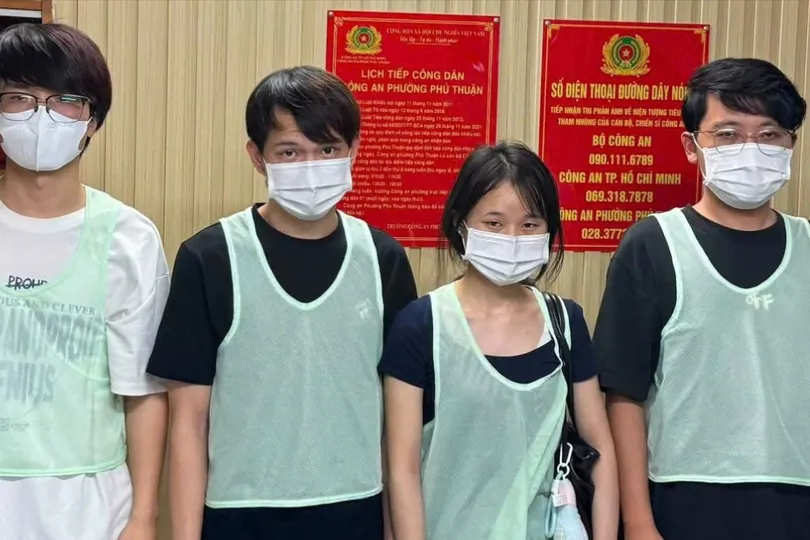 Cơ quan công an trục xuất nhóm người Trung Quốc lập nhóm lừa đảo trực tuyến. Ảnh: CA
