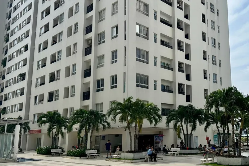 Cư dân Chung cư 4S Linh Đông nhận sổ hồng sau hơn 10 năm nhận nhà. Ảnh: THANH HIỀN