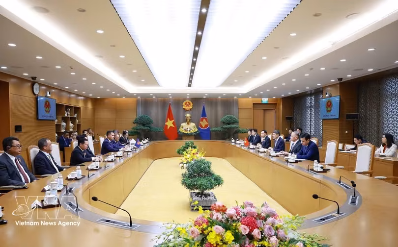 政府总理黎明兴会见出席打击通缉犯罪会议的东盟各国代表团团长。图自越通社