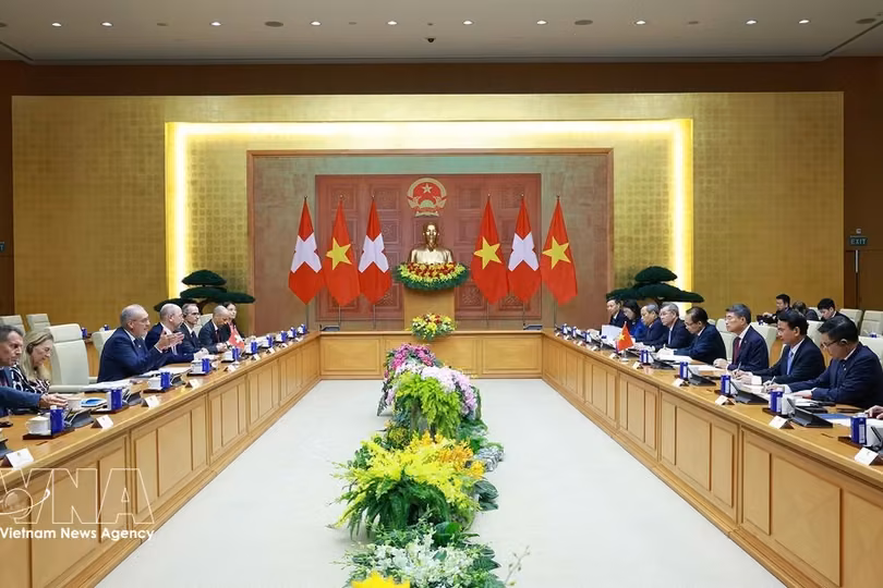 越南政府总理黎明兴会见瑞士联邦主席居伊·帕姆兰。 图自越通社