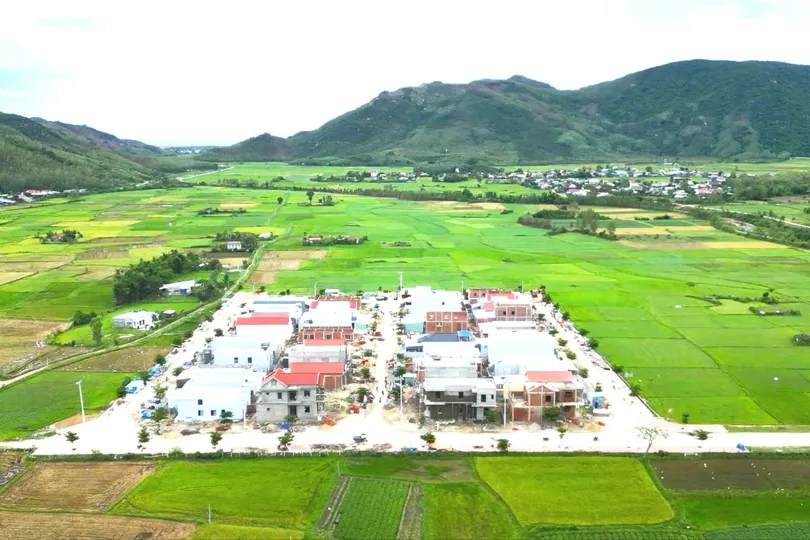 Chạy đua dựng mái ấm mới, rời vùng núi lở