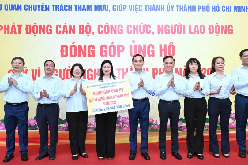 Cán bộ, công chức đóng góp ủng hộ Quỹ “Vì người nghèo TPHCM”