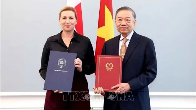 Tổng Bí thư, Chủ tịch nước Tô Lâm và Thủ tướng Đan Mạch Mette Frederiksen dự Lễ công bố Tuyên bố chung về việc thiết lập quan hệ Đối tác chiến lược toàn diện Việt Nam - Đan Mạch. Ảnh: TTXVN