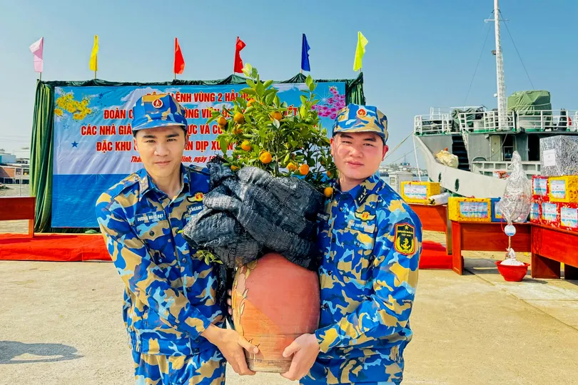 Mang hương vị mùa Xuân, tình cảm đất liền gửi đến biển, đảo tiền tiêu