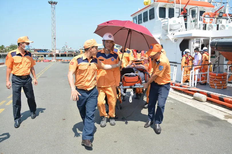Cứu nạn kịp thời thuyền viên nước ngoài gặp sự cố sức khỏe trên biển