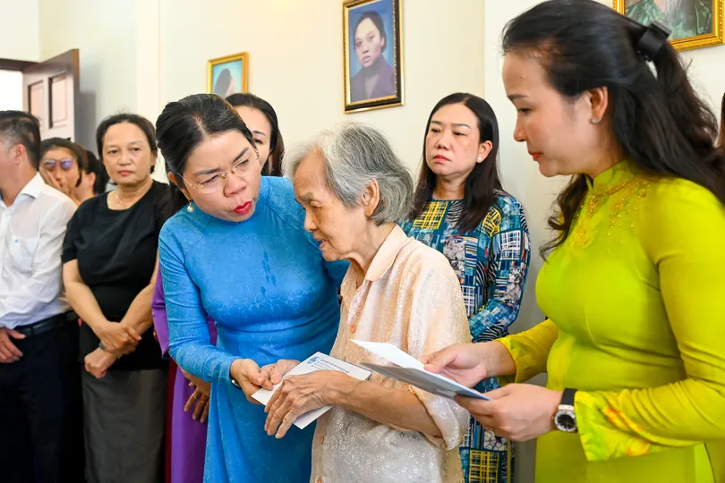Cán bộ, hội viên phụ nữ xúc động tưởng nhớ đồng chí Nguyễn Thị Minh Khai