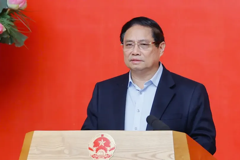 Thủ tướng Phạm Minh Chính điện đàm với Thủ tướng Singapore Lawrence Wong