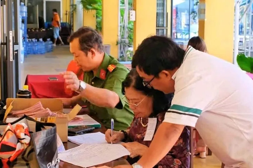 Những người thầm lặng phía sau ngày hội toàn dân